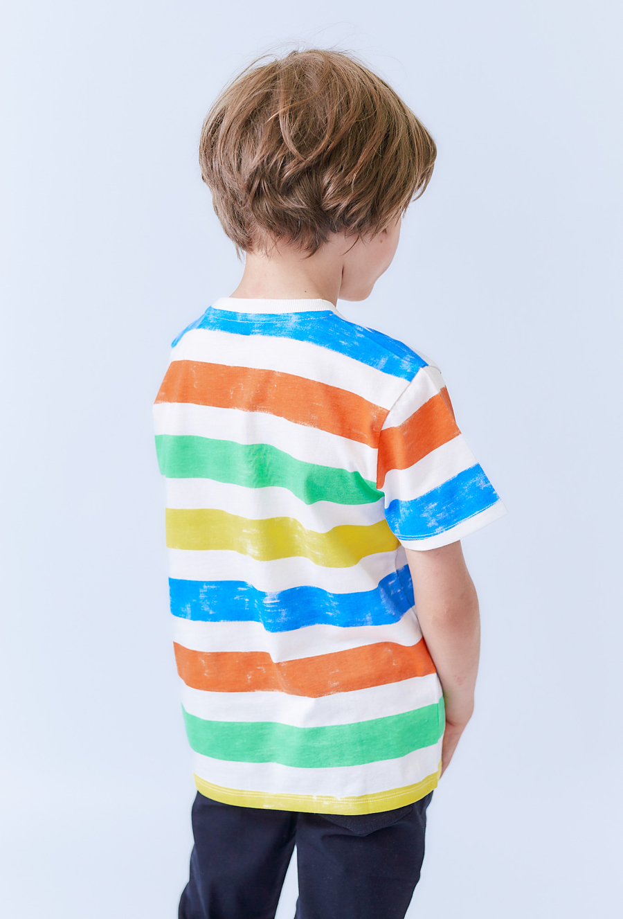 Kolorowa koszulka w paski dla chłopca