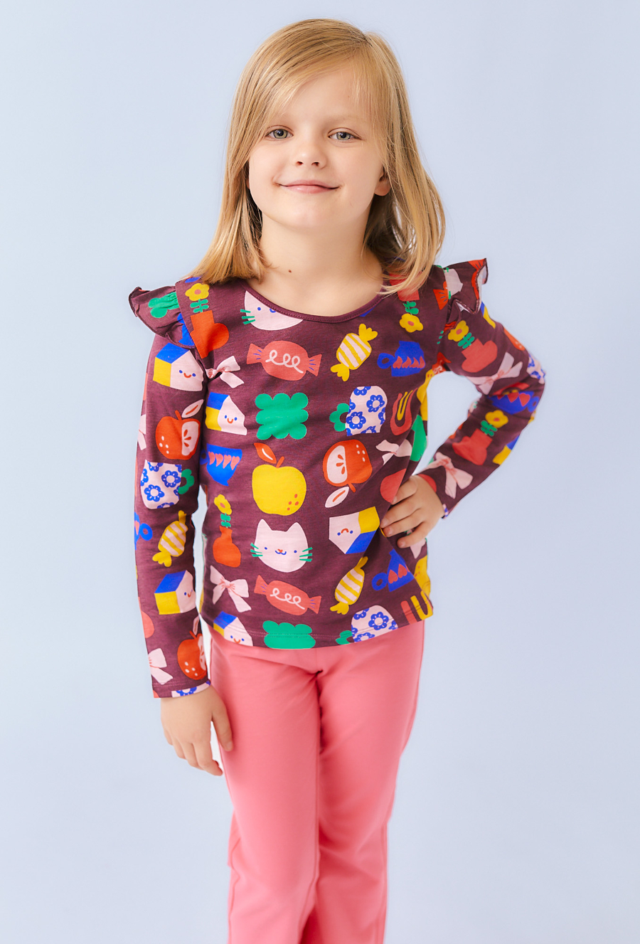 Brązowa bluzka dziewczęca z falbankami i kolorowym printem