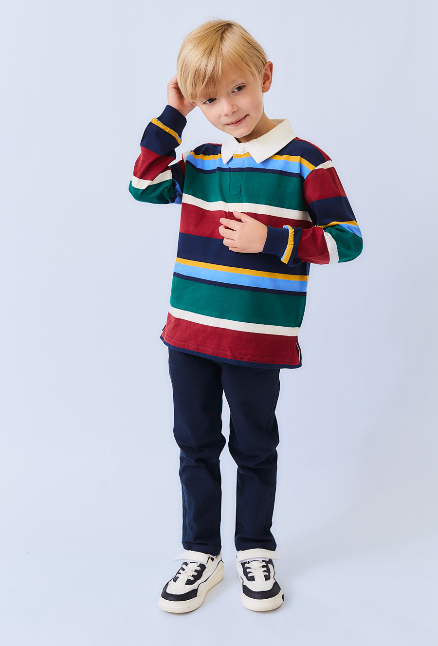 Chłopięca koszulka polo z długim rękawem w kolorowe paski.