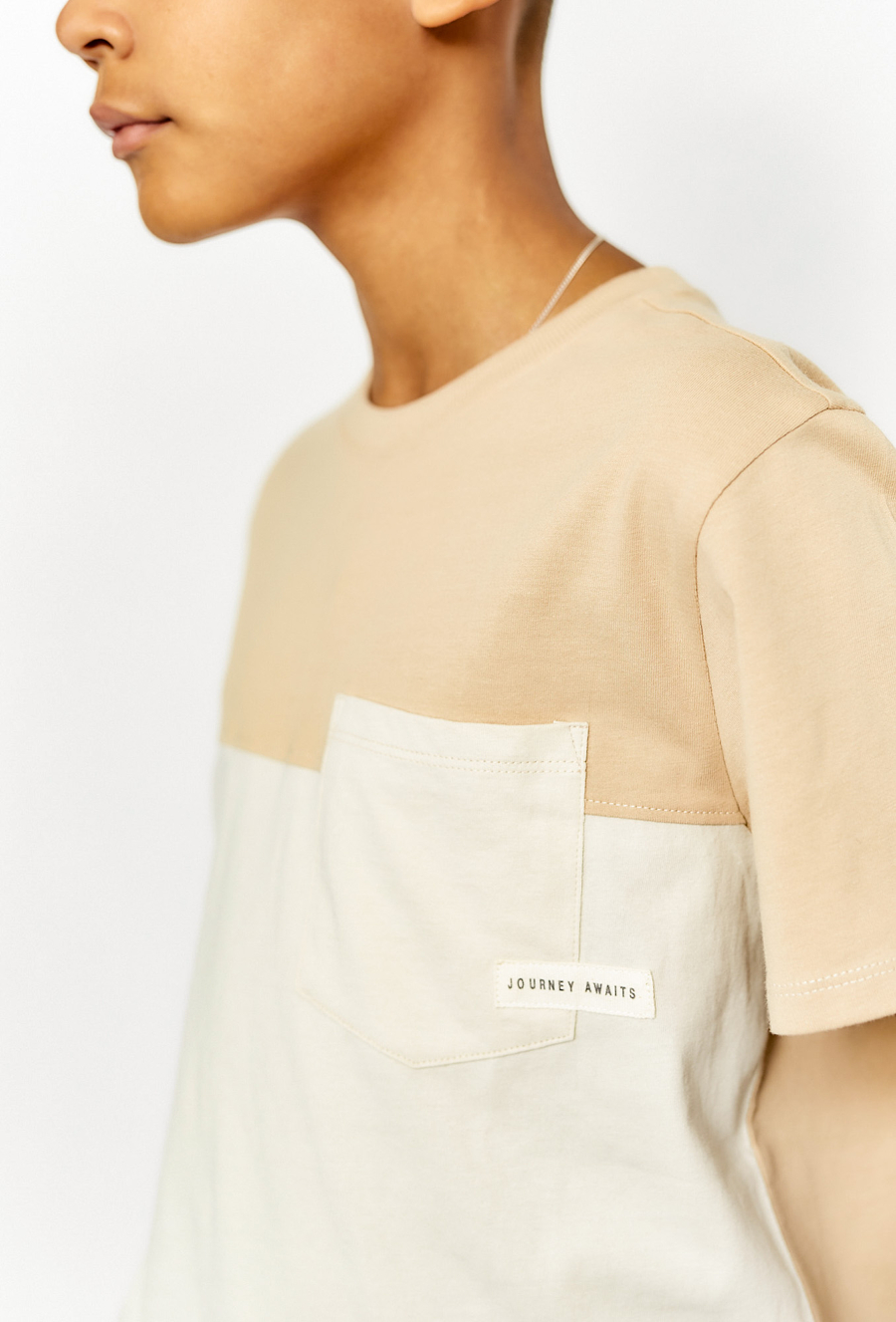 Dwukolorowy t-shirt z kieszonką