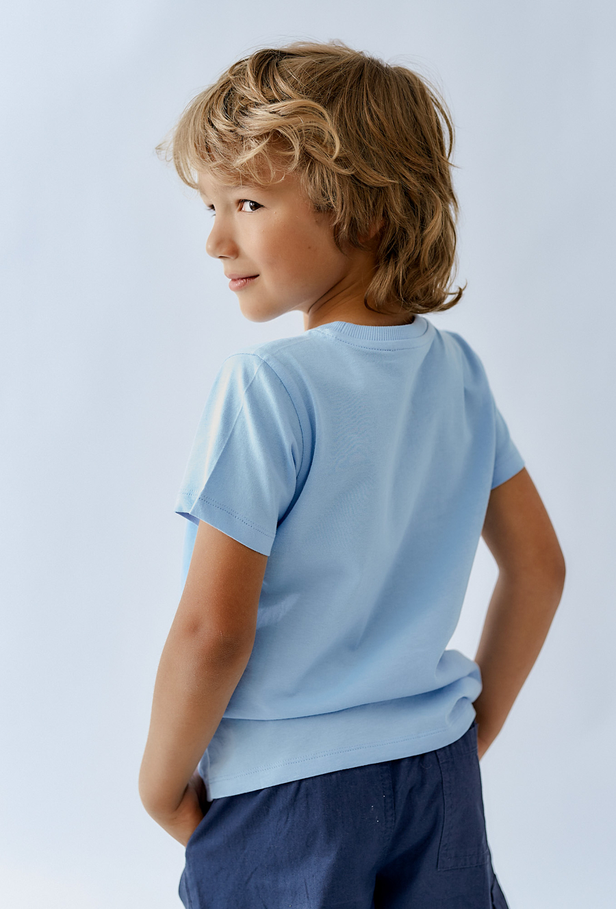 Bawełniana koszulka chłopięca - niebieska z traktorem