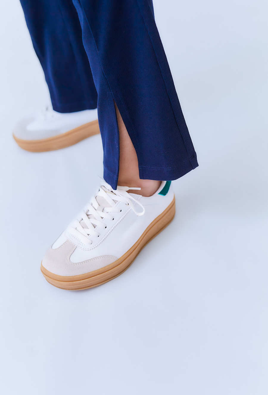 Granatowe legginsy dziewczęce flare z rozcięciami