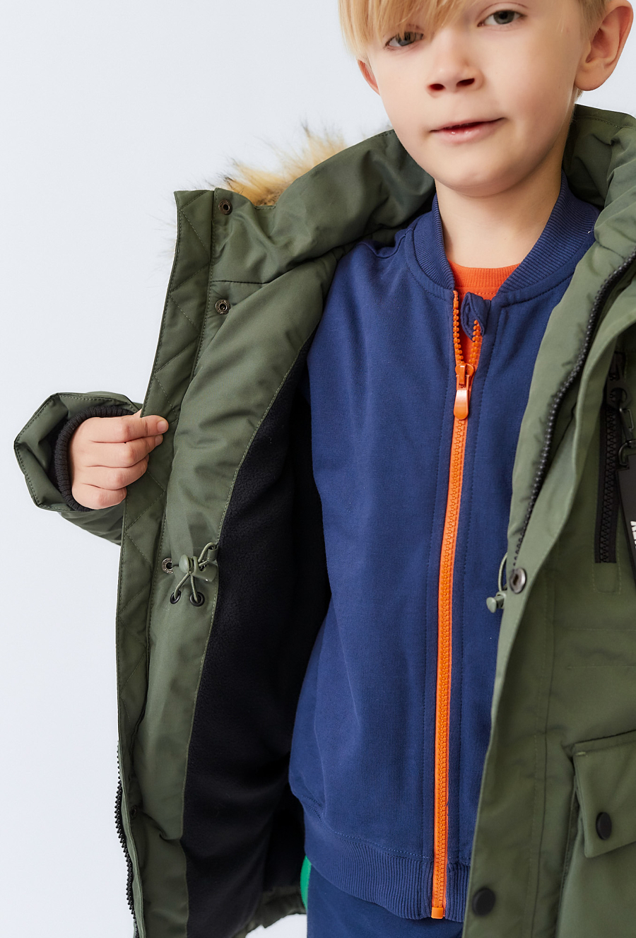 Kurtka zimowa chłopięca khaki- z kapturem i kieszeniami.