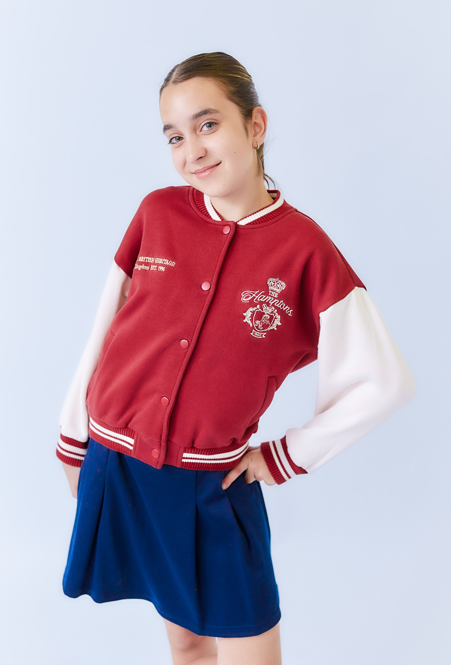 Czerwona. ocieplana bomberka dziewczęca z haftem