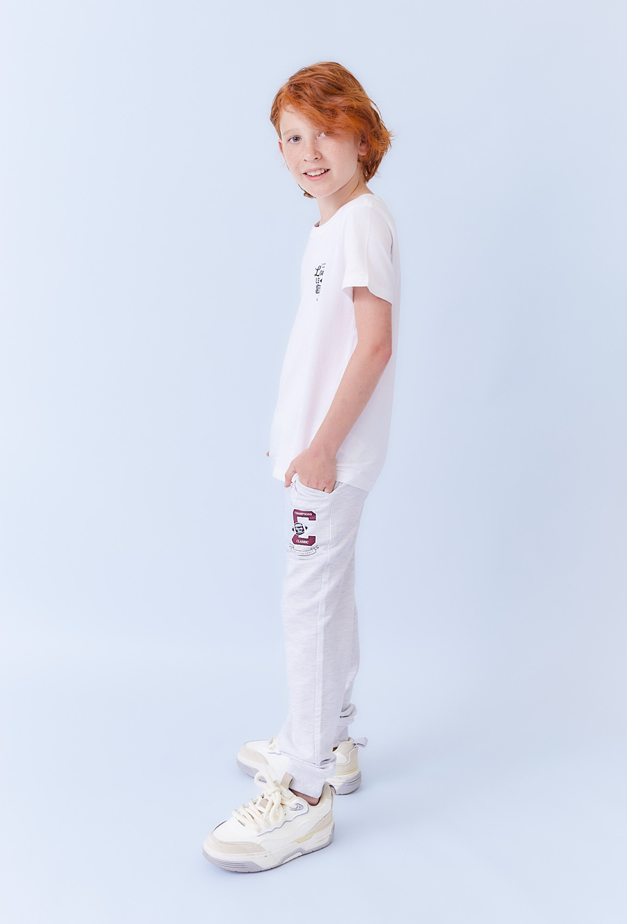 Szare spodnie dresowe chłopięce slim