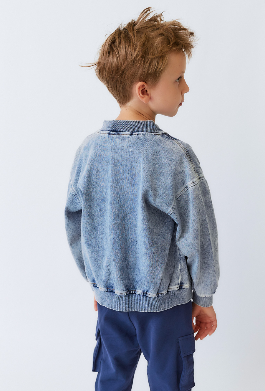 Kurtka jeansowa dziecięca bomber – jasny denim.