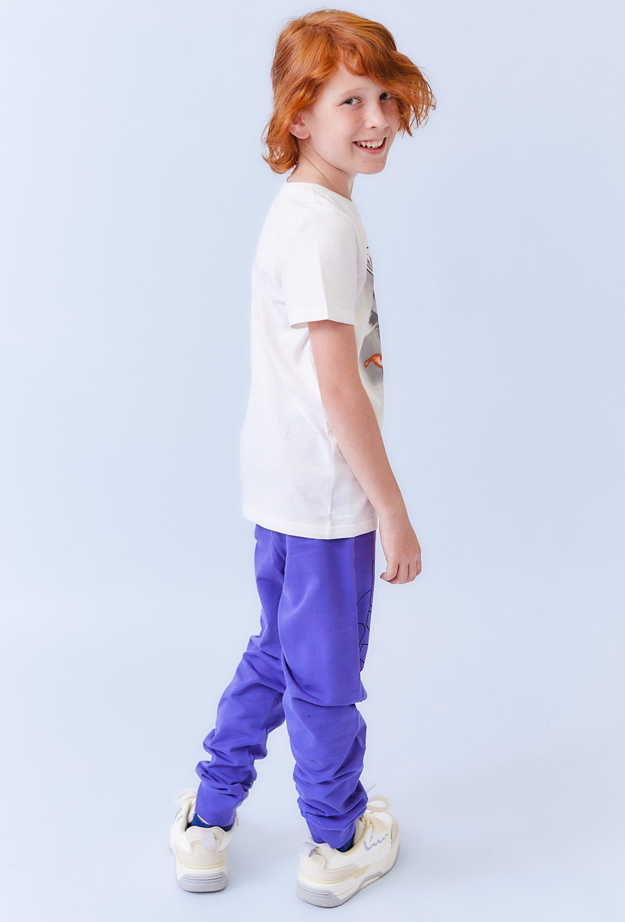 Fioletowe spodnie dresowe chłopięce slim