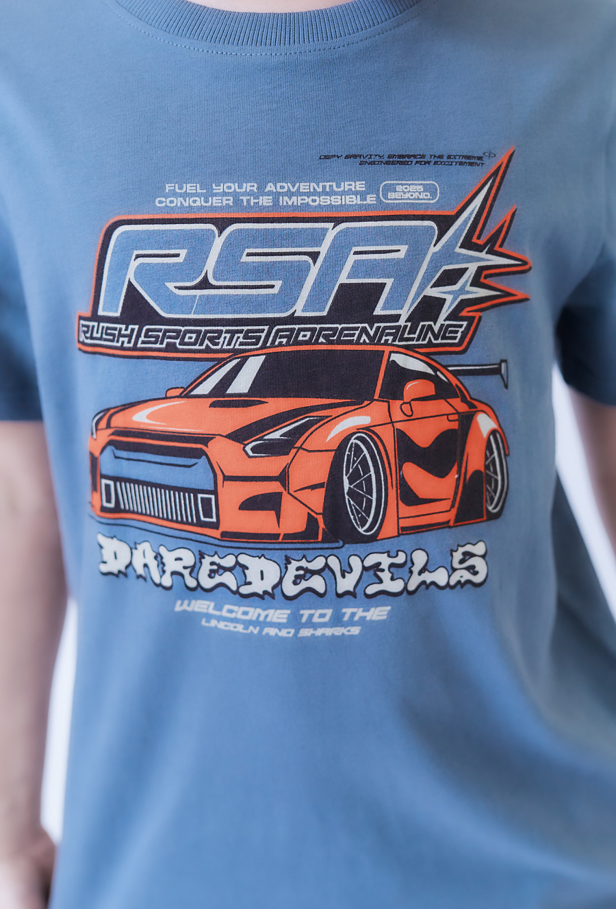 Koszulka chłopięca z nadrukiem sportowego auta