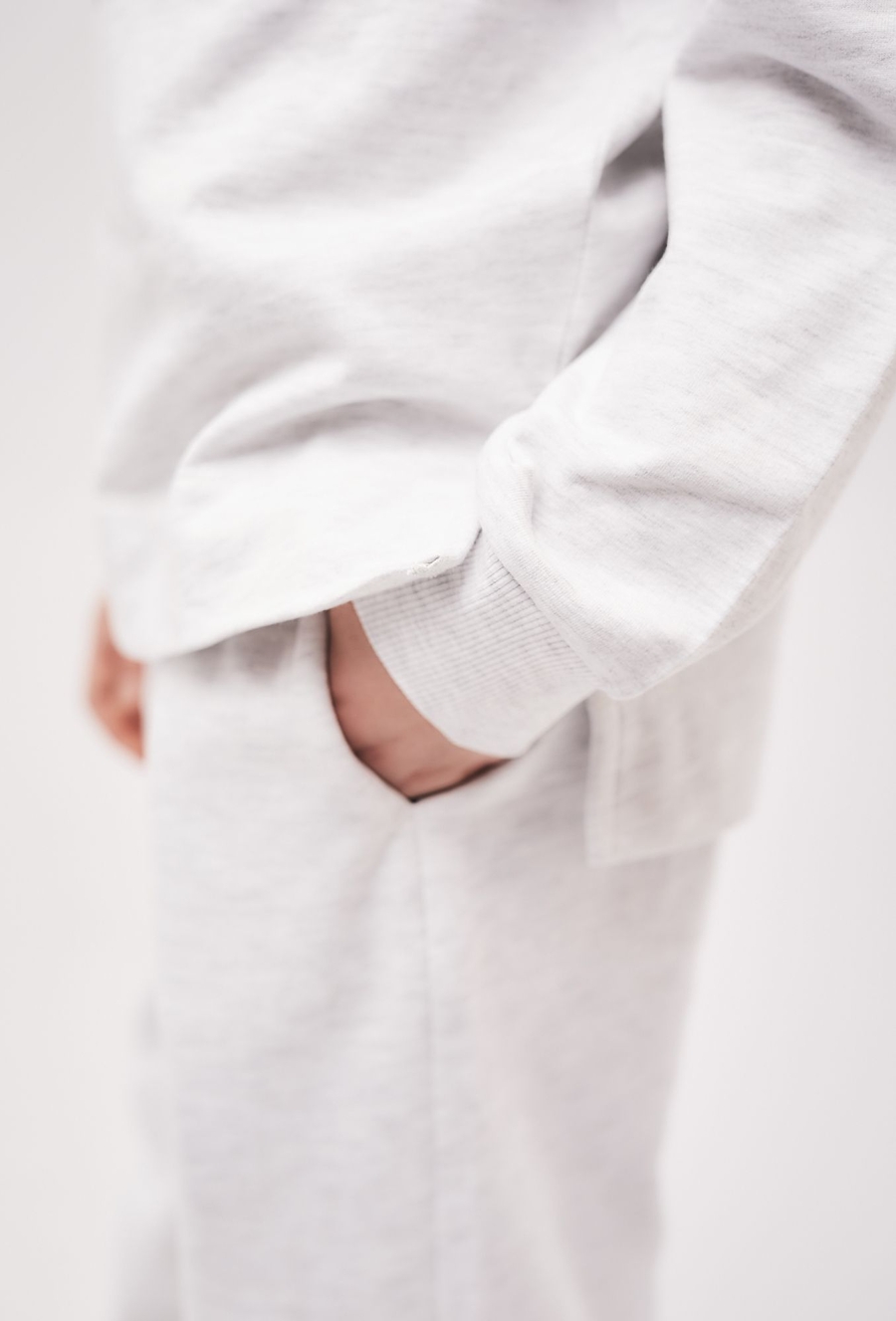 Spodnie dresowe dla dziewczynki szare - luźny ój