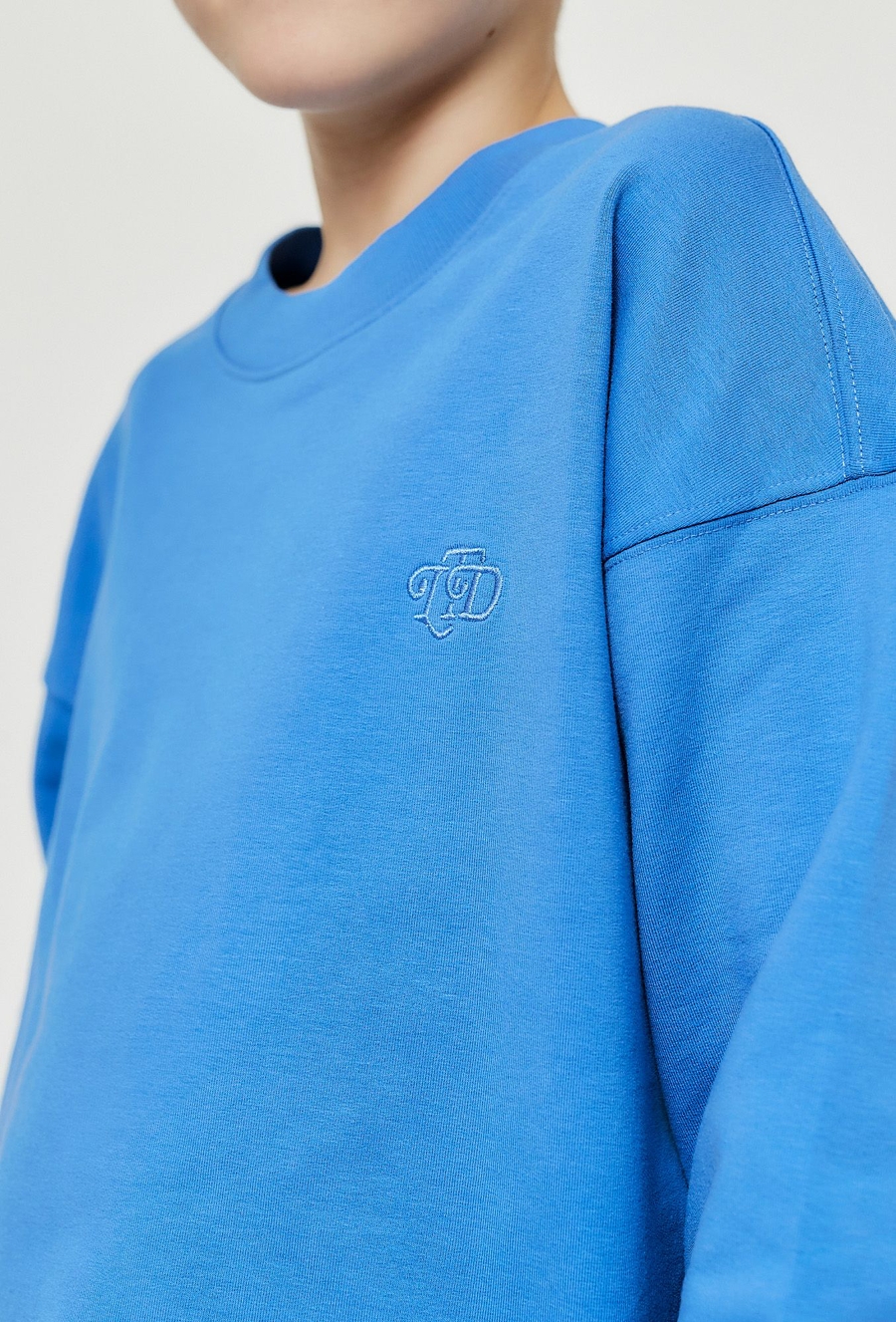 Klasyczna niebieska bluza nierozpinana