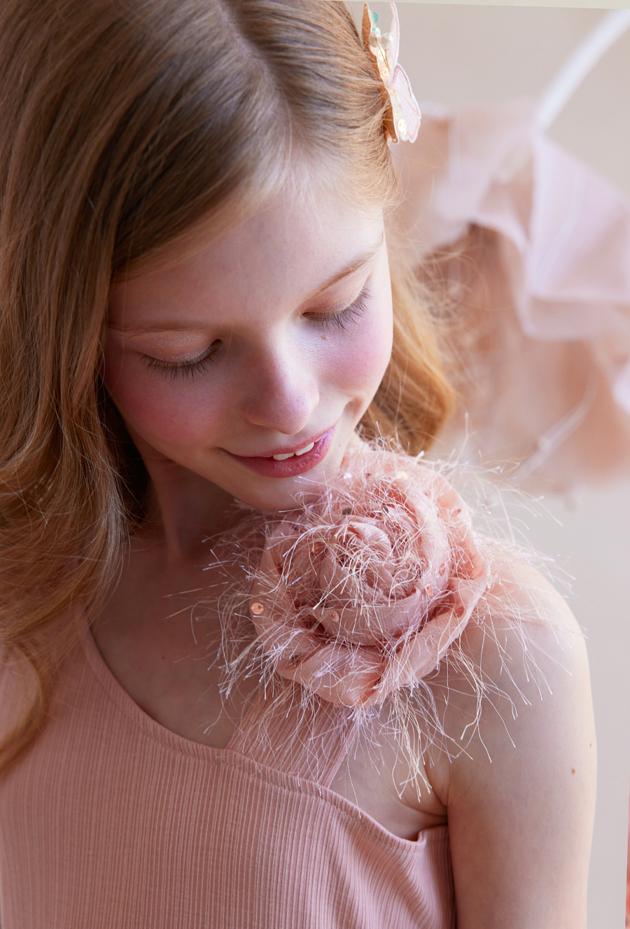 Elegancka sukienka w kolorze pudrowego różu