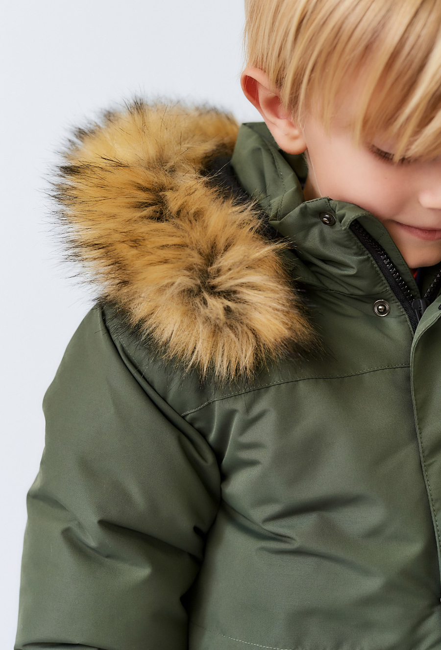 Kurtka zimowa chłopięca z kapturem i futerkiem