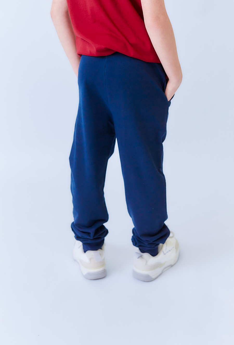 Granatowe spodnie dresowe chłopięce slim