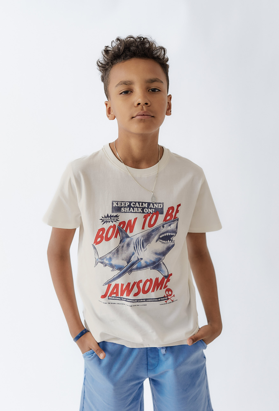 T-shirt chłopięcy z dynamicznym nadrukiem