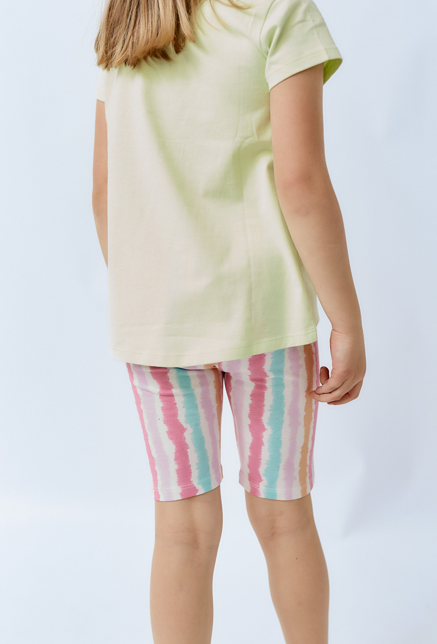 Krótkie legginsy w kolorowe pasy