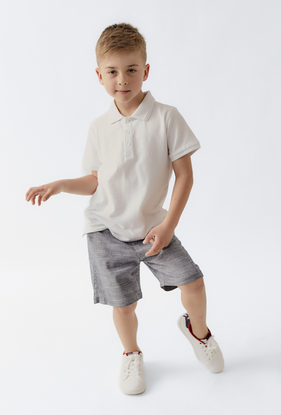 Szare szorty chłopięce