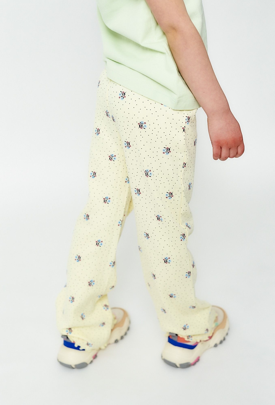 Spodnie w drobne kwiatki