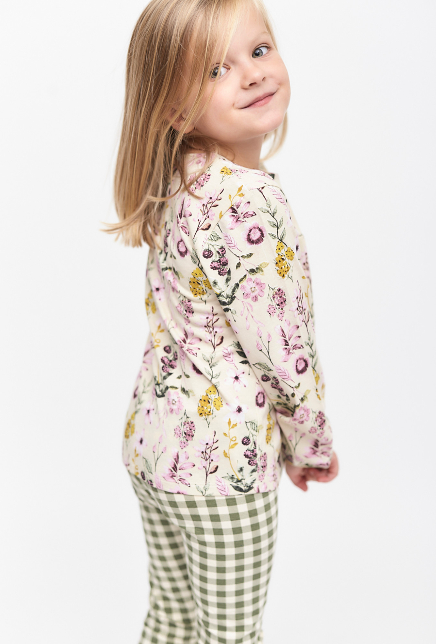 Luźna dzianinowa bluzka z długim rękawem ecru w kwiaty