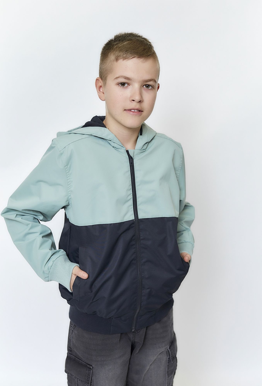 Kurtka przejściowa z kapturem - dwukolorowa