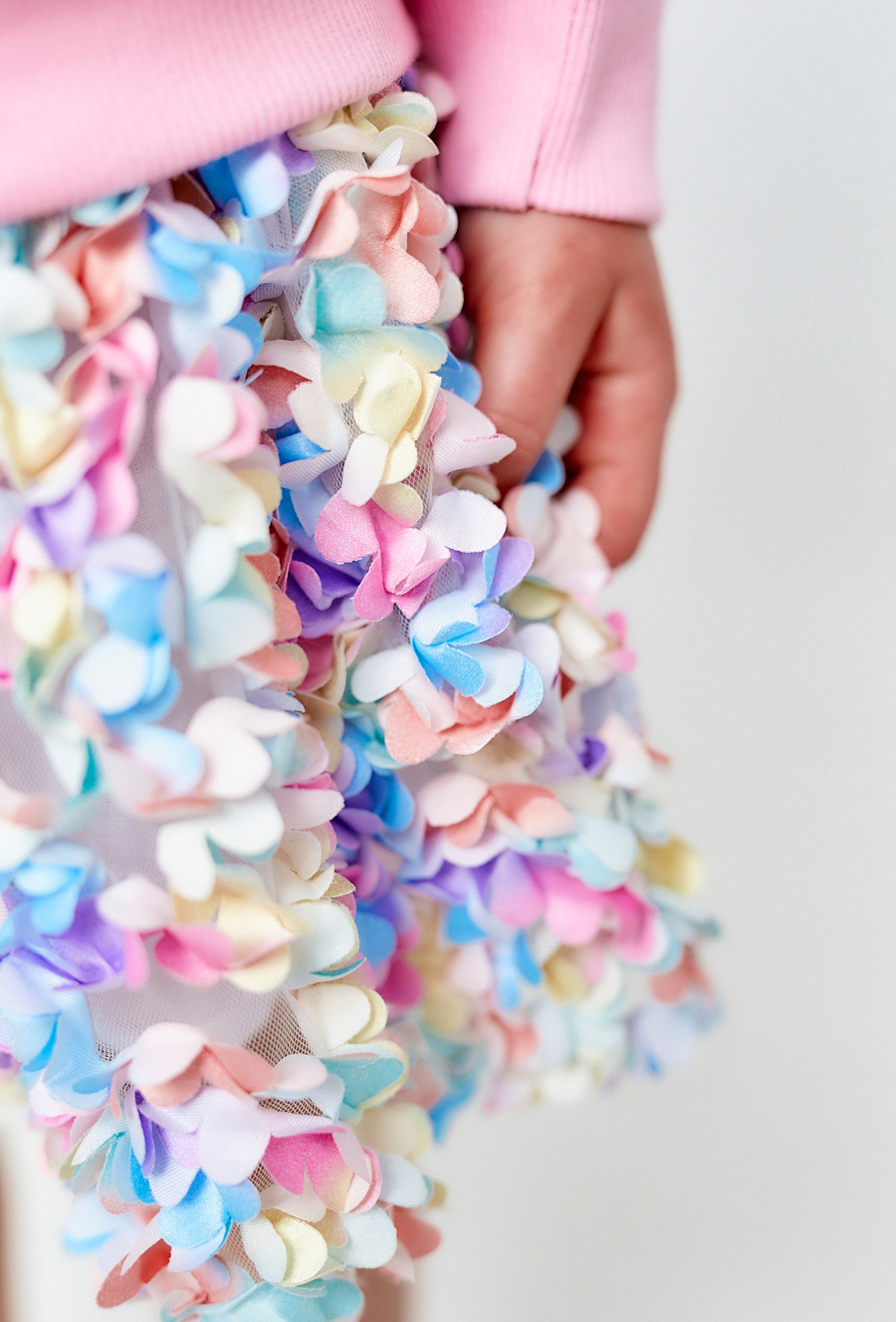 Spódniczka z kolorowymi aplikacjami