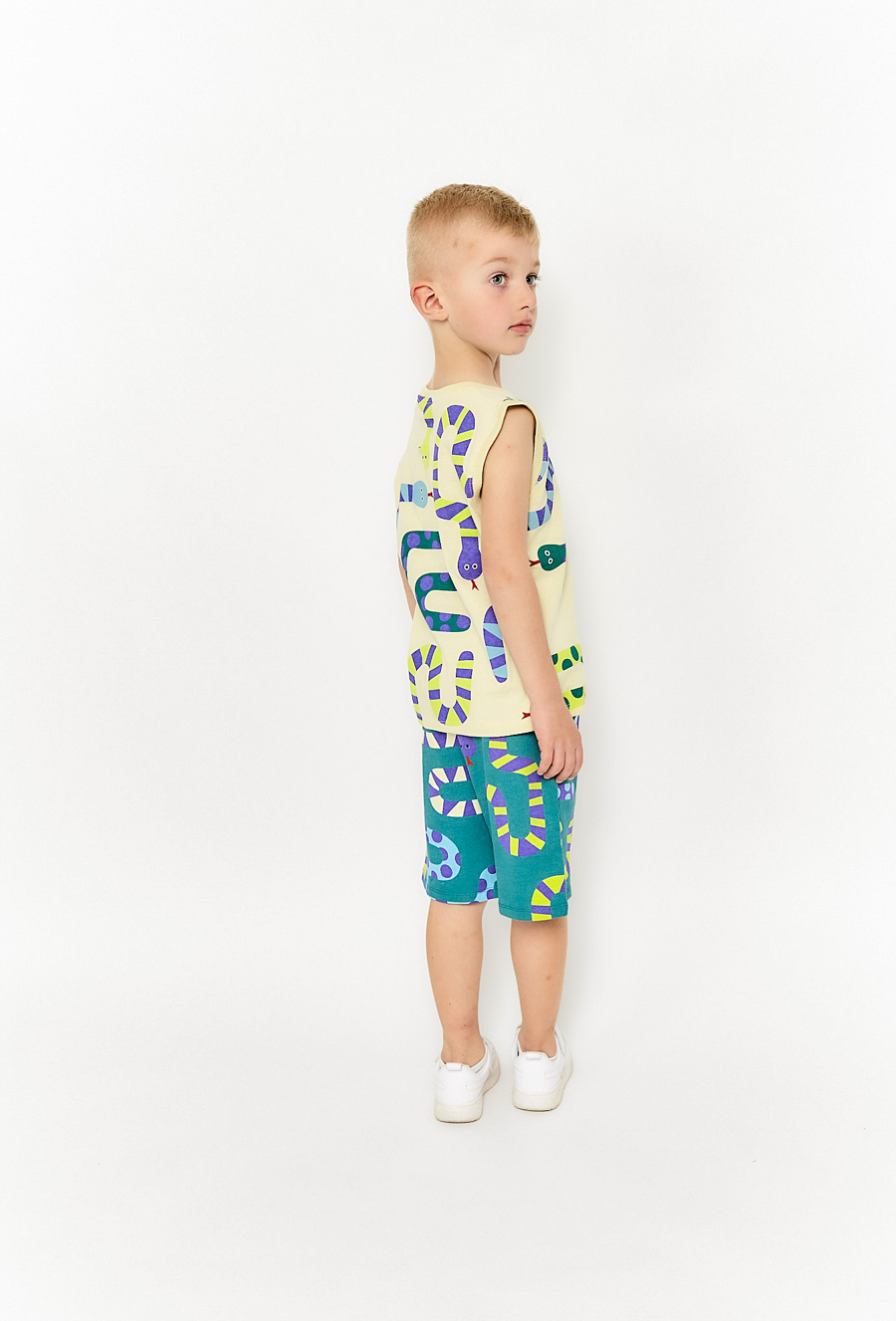 Szorty chłopięce z kolorowym nadrukiem