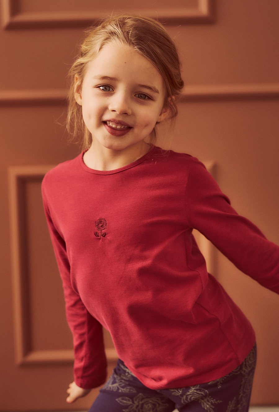 Bluzka z długim rękawem – haftowana róża