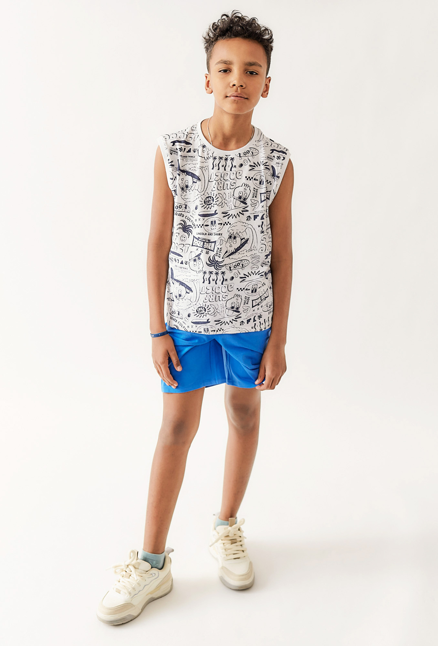 Niebieskie szorty chłopięce