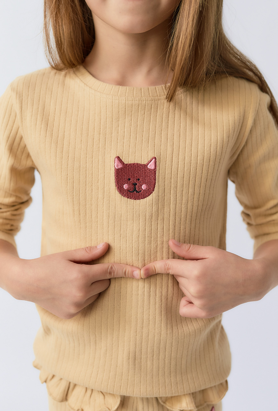 Bluzka dziewczęca z długim rękawem i aplikacją kotka