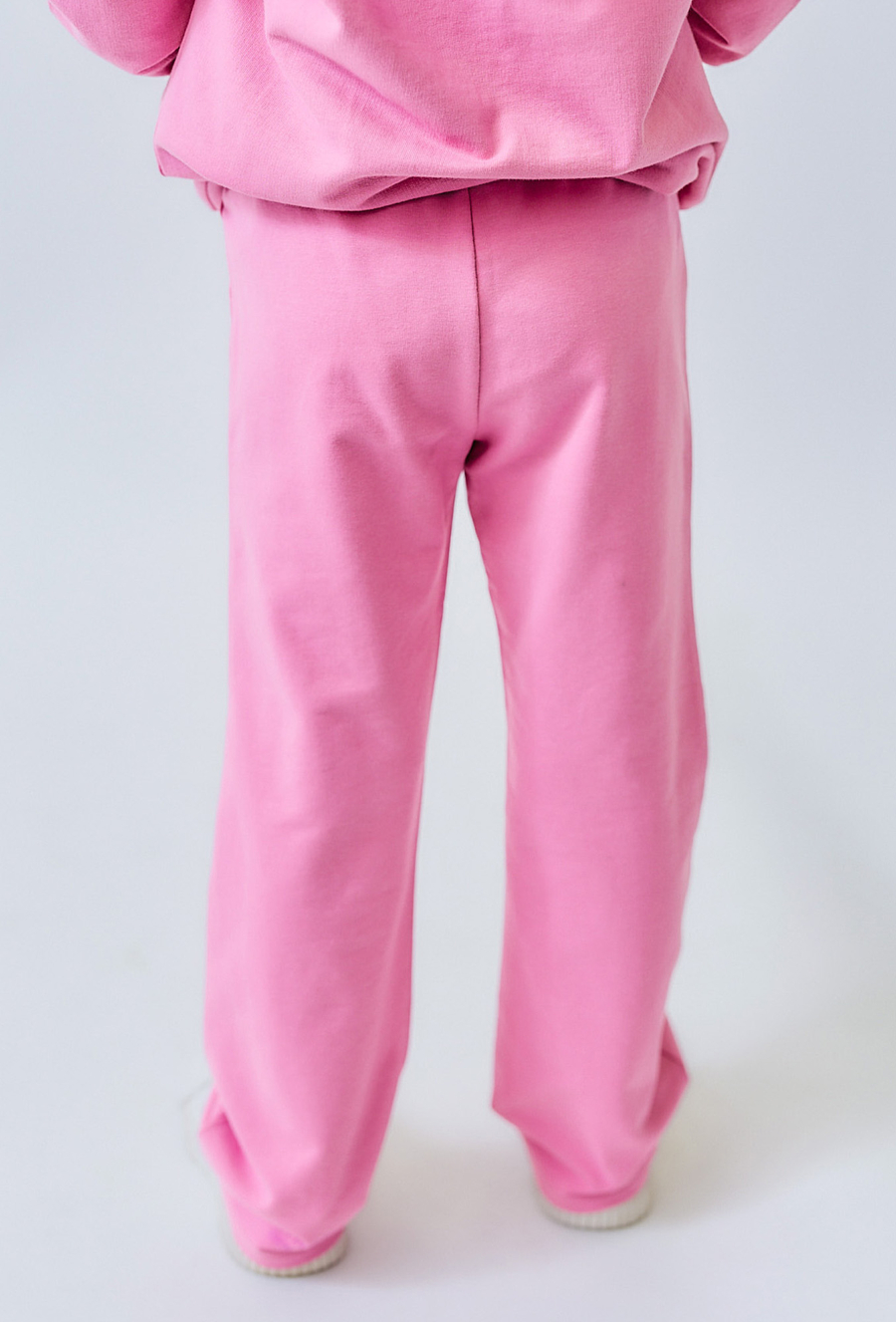 Spodnie z lekko rozszerzanymi nogawkami