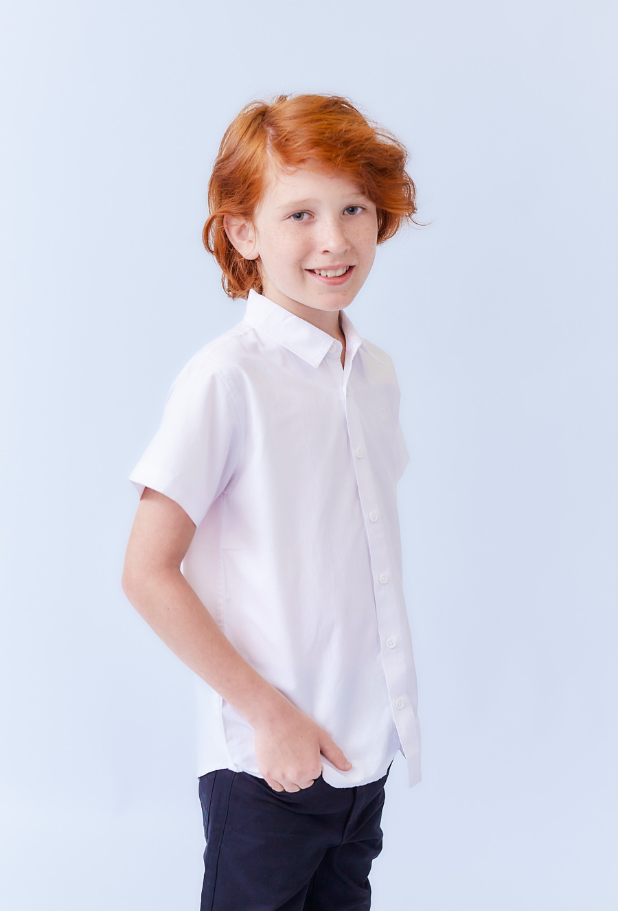 Koszula chłopięca biała z ótkim rękawem i haftem