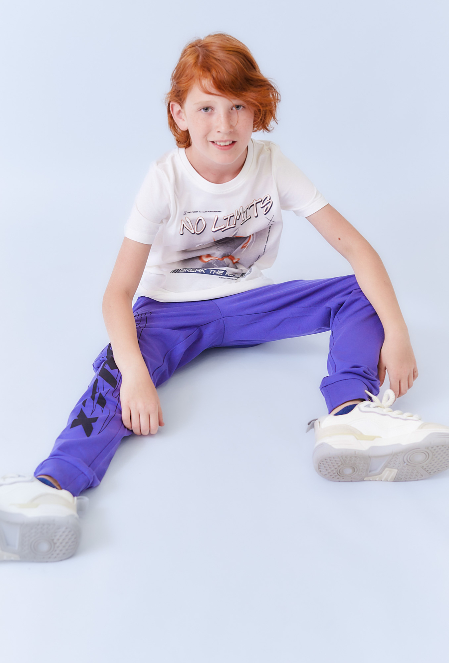 Fioletowe spodnie dresowe chłopięce slim