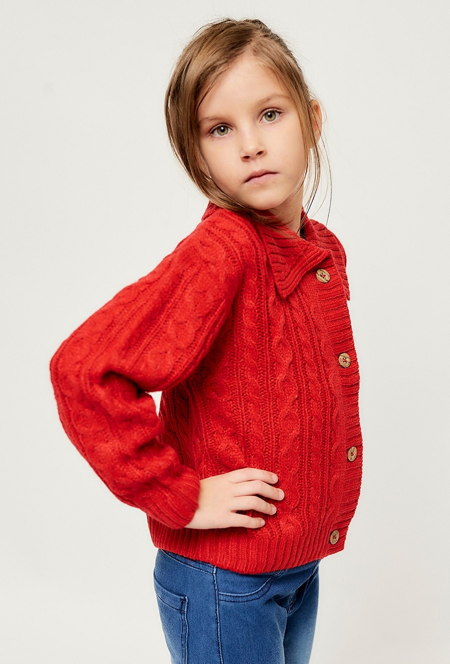 Czerwony kardigan z grubej dzianiny