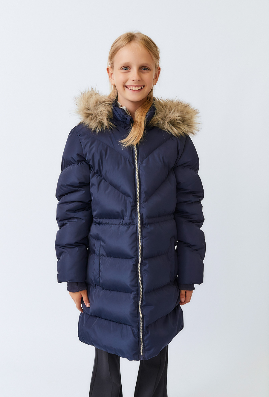 Granatowa kurtka zimowa dziewczęca z kapturem i futerkiem