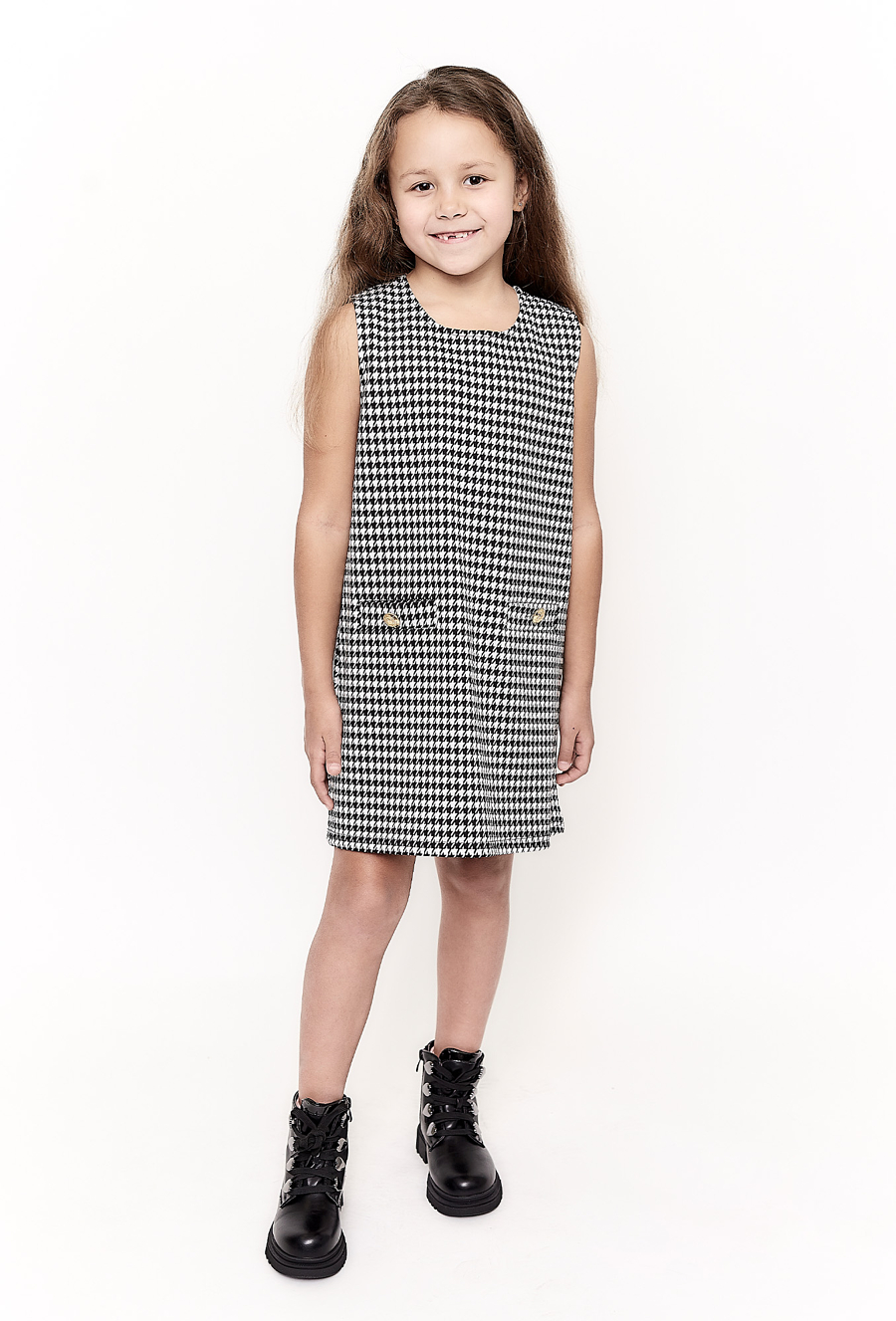 Dzianinowa sukienka dziewczęca w pepitkę