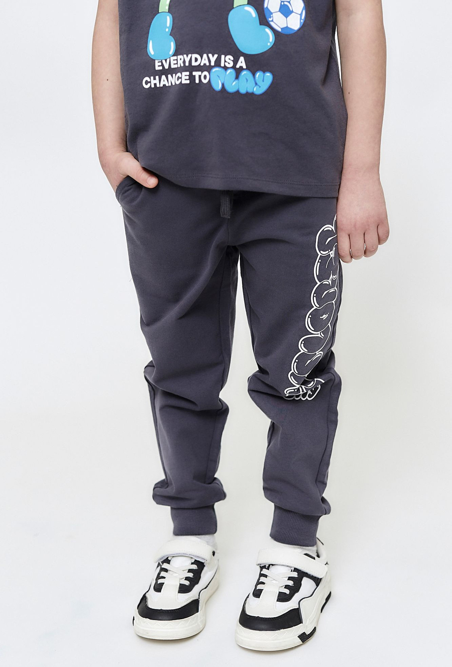 Grafitowe spodnie dresowe z nadrukiem