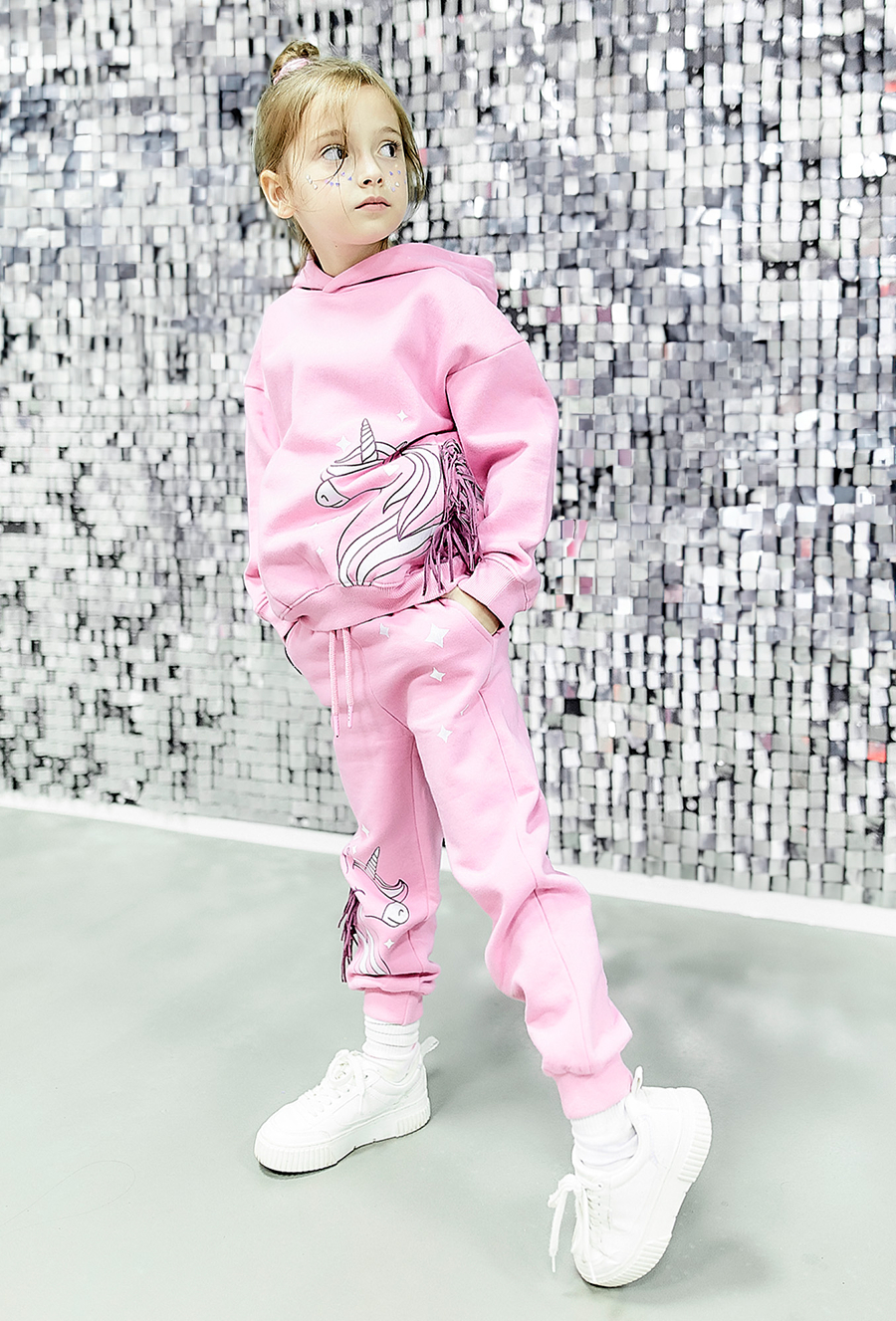 Różowe spodnie dresowe z jednorożcem dla dziewczynki - 510.15.