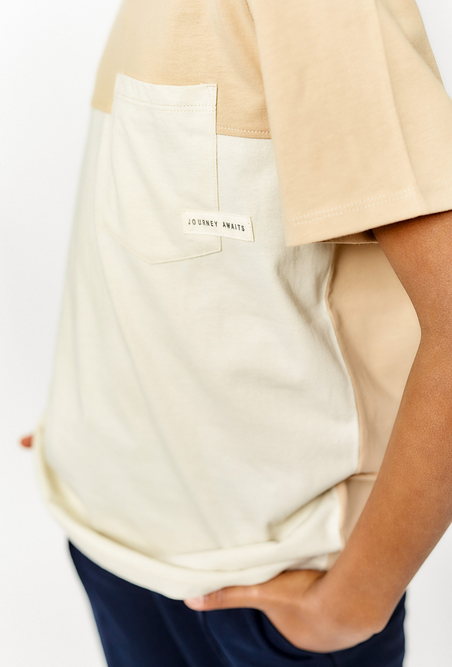 Dwukolorowy t-shirt z kieszonką