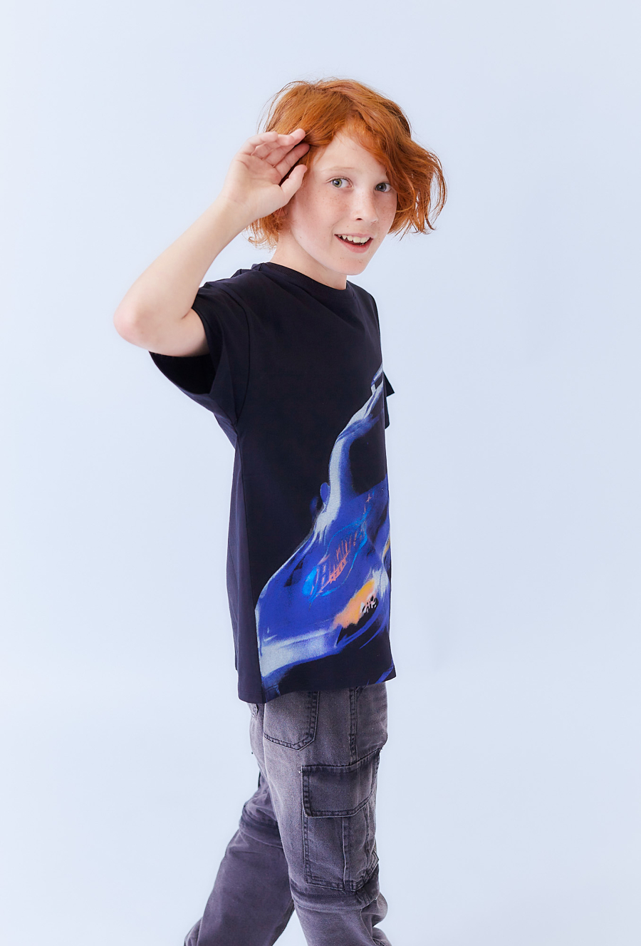 Koszulka chłopięca czarna oversize z nadrukiem auta