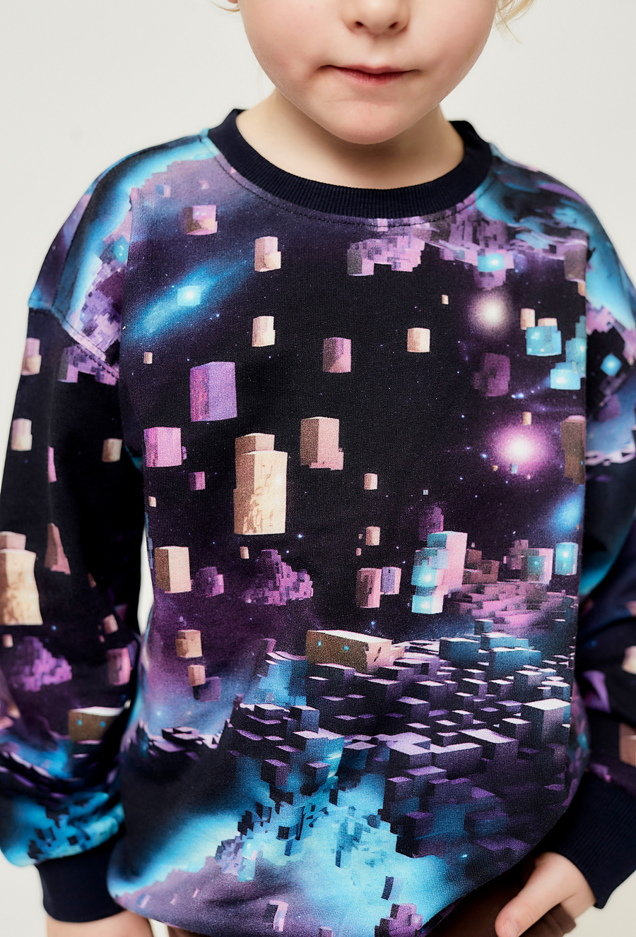 Bluza z nadrukiem kosmicznym