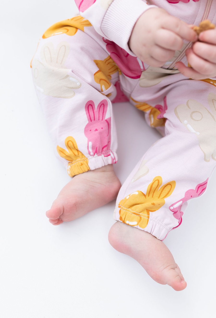 Spodnie dresowe dla niemowlaka w kolorowe óliczki