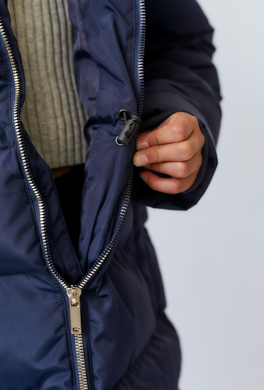 Granatowa kurtka zimowa dziewczęca z kapturem i futerkiem