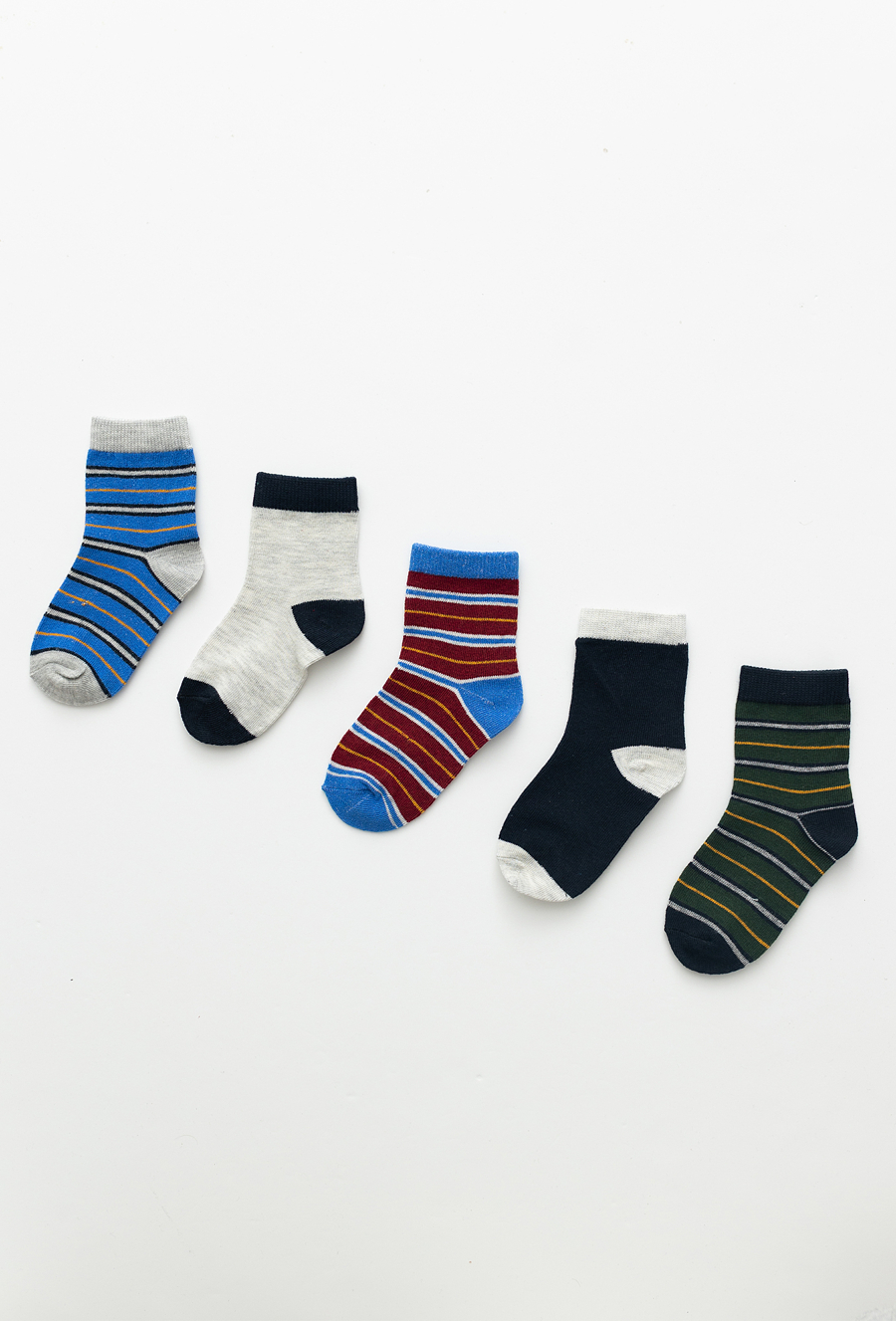 Skarpety chłopięce 5-pak szare i w paski.