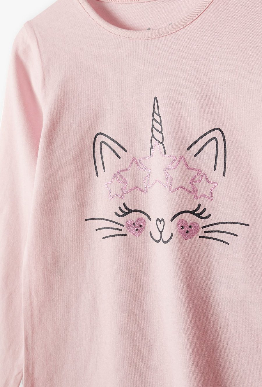 Różowa bluzka z długim rękawem