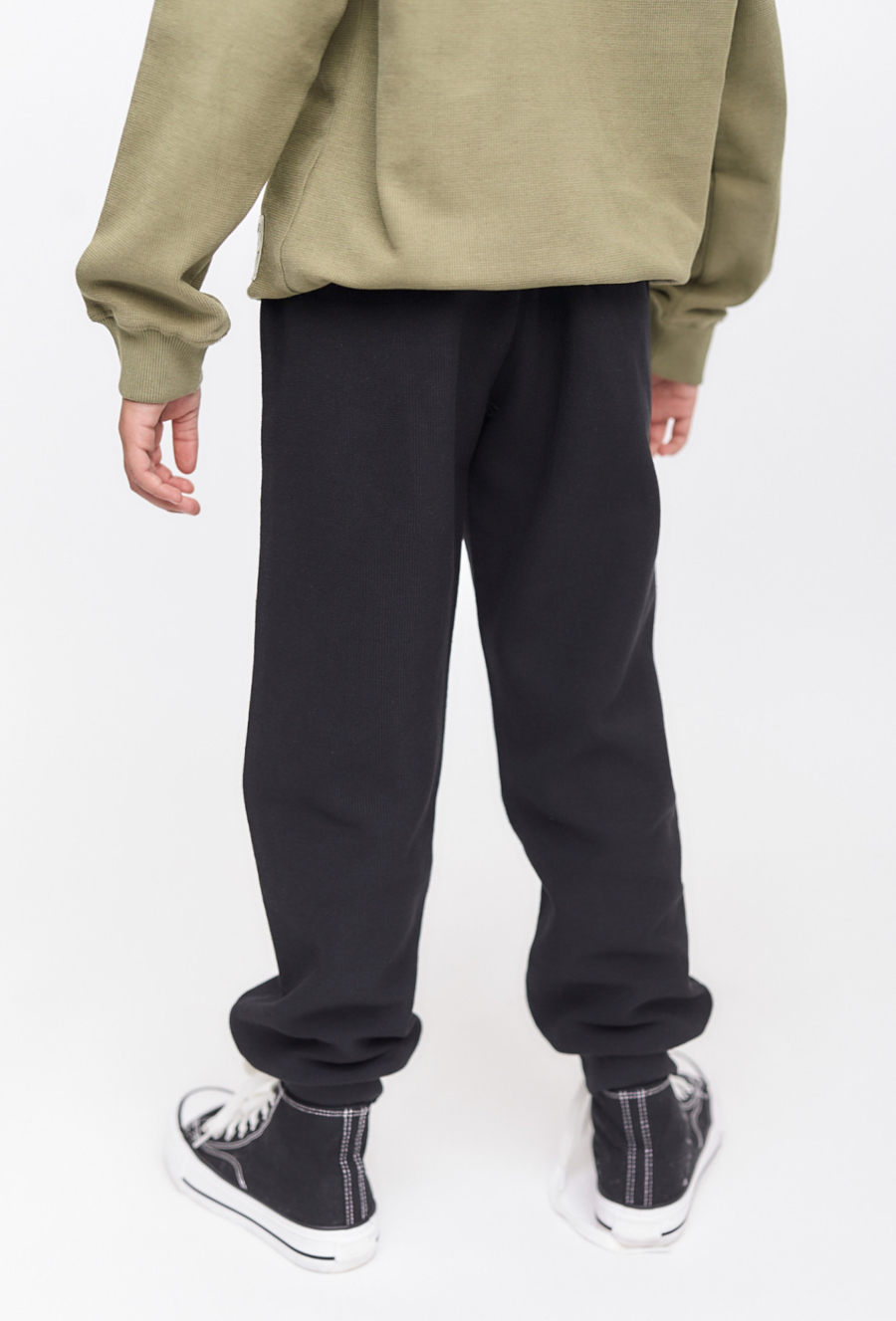 Czarne spodnie dresowe w prążki