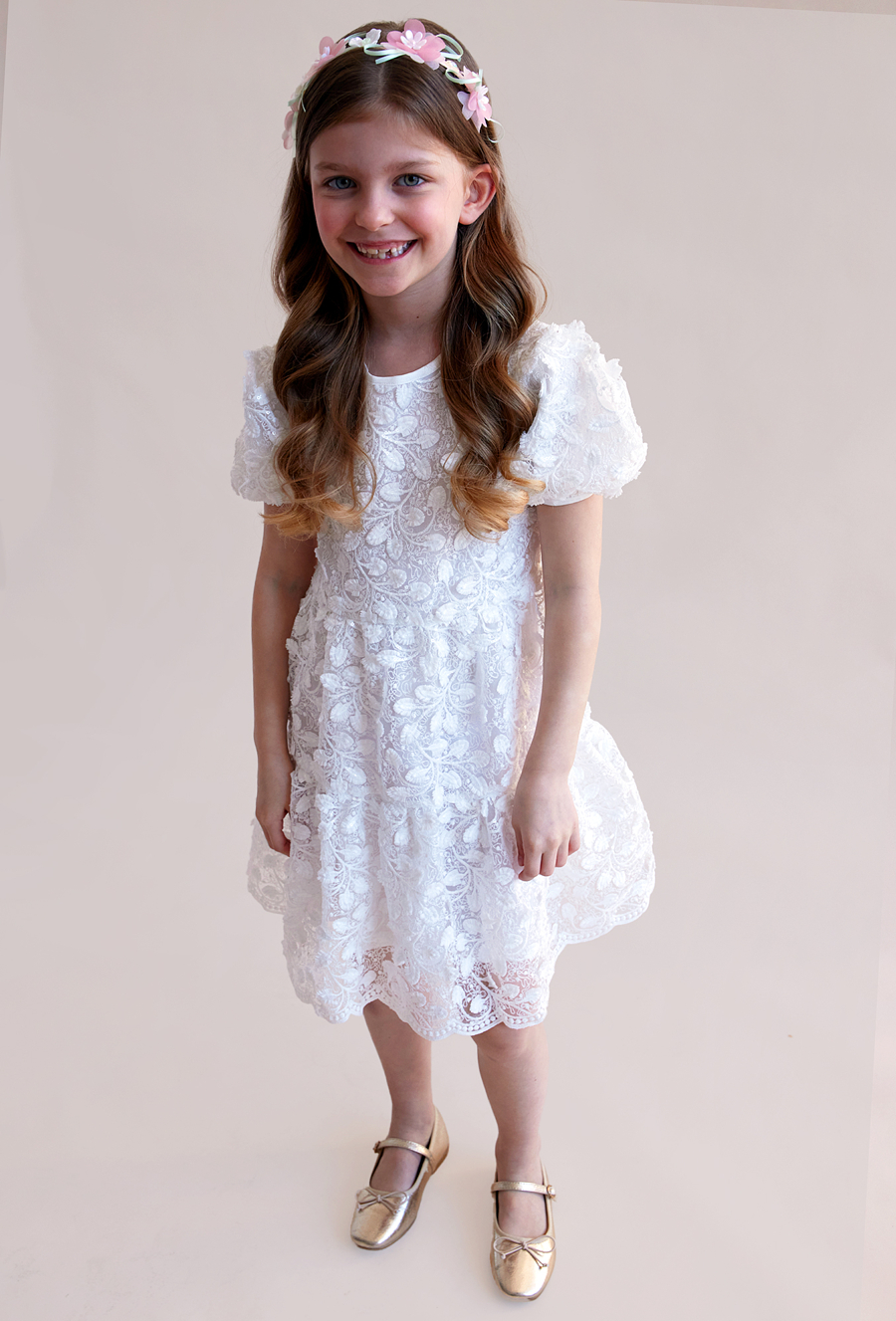 Sukienka koronkowa z ótkim rękawem