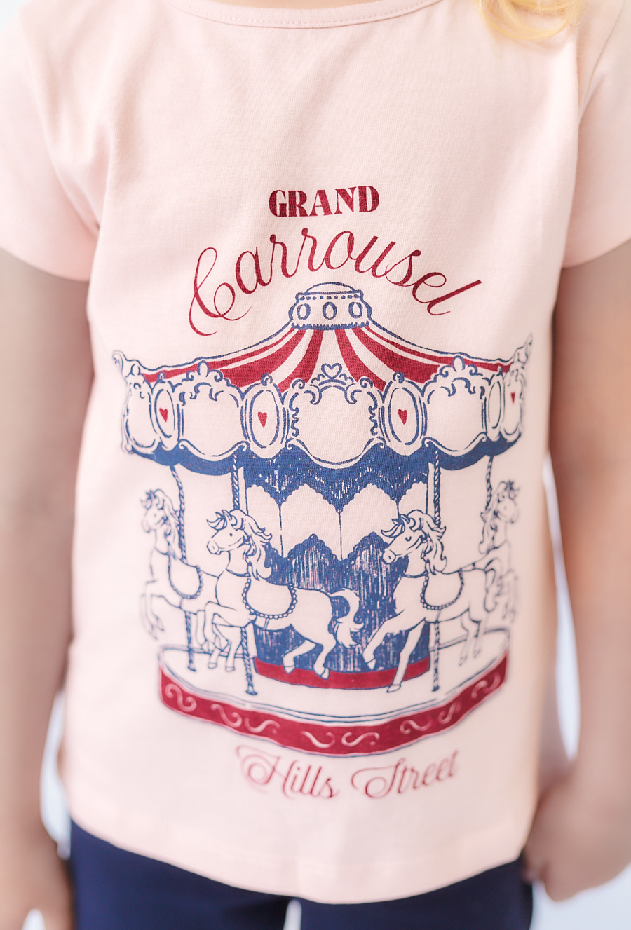 Różowa koszulka dziewczęca z nadrukiem karuzeli