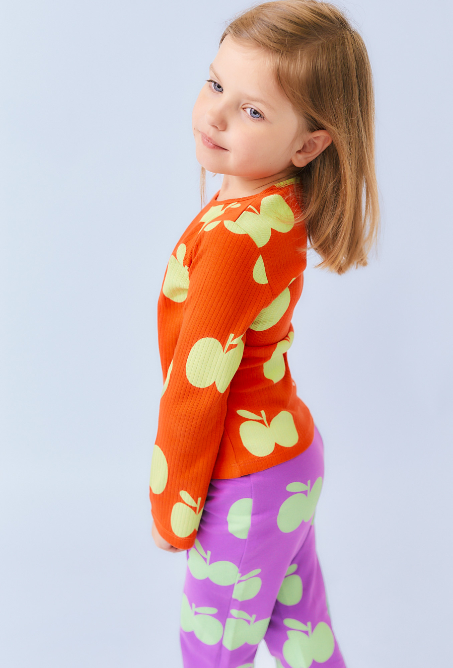 Pomarańczowa bluzka dziewczęca w jabłuszka