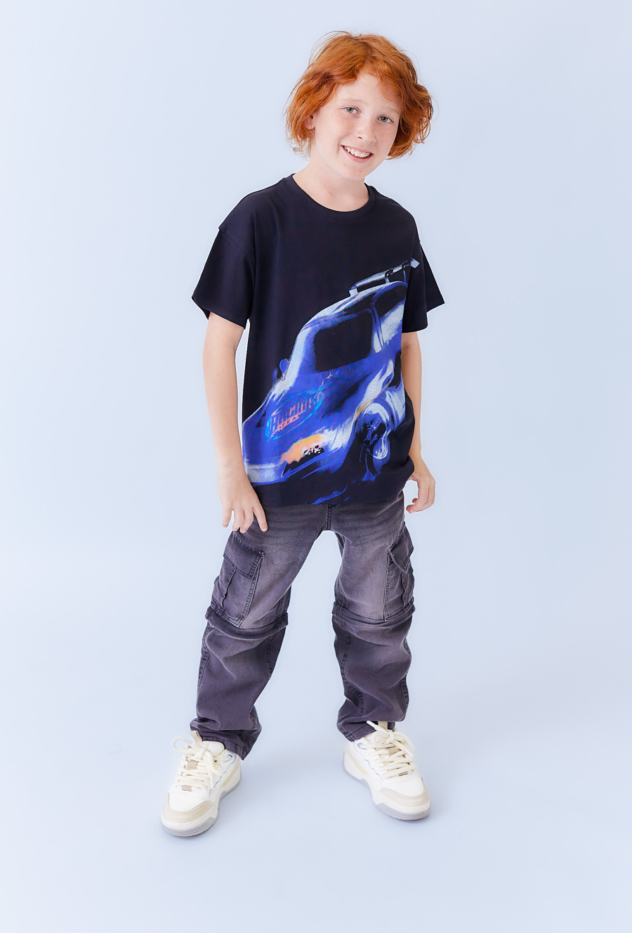 Koszulka chłopięca czarna oversize z nadrukiem auta