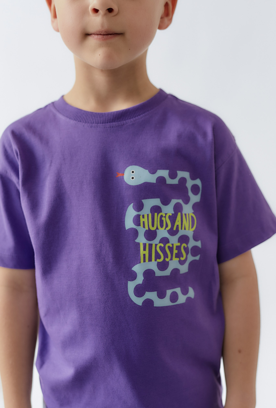 Dzianinowy t-shirt chłopięcy z nadrukiem