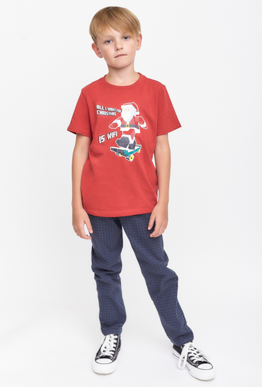 Czerwony t-shirt chłopięcy z Mikołajem